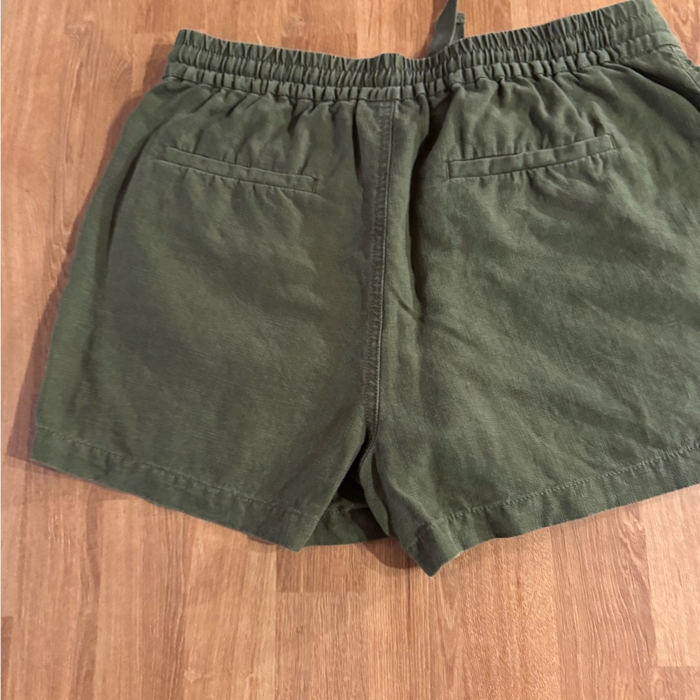 Women’s J. crew linen shorts, Bundle of 4 ,
Size Small - Picture 6 of 12